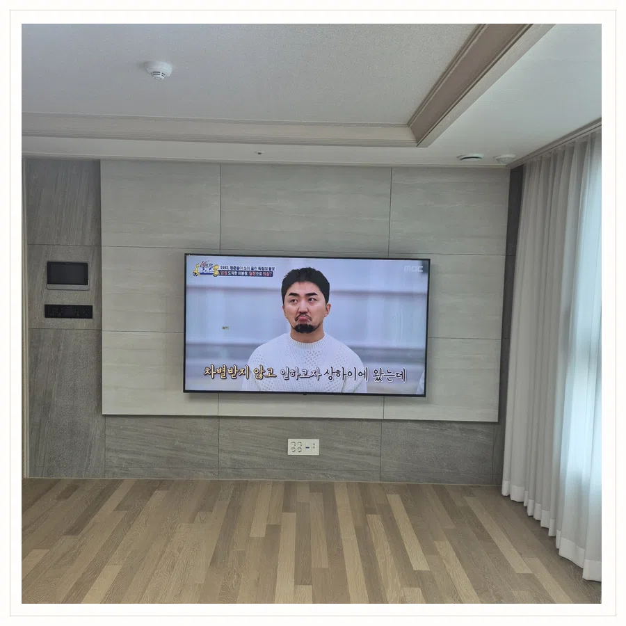강남 벽걸이TV 설치 사진 — 브라켓 교체 기준 참고 장면