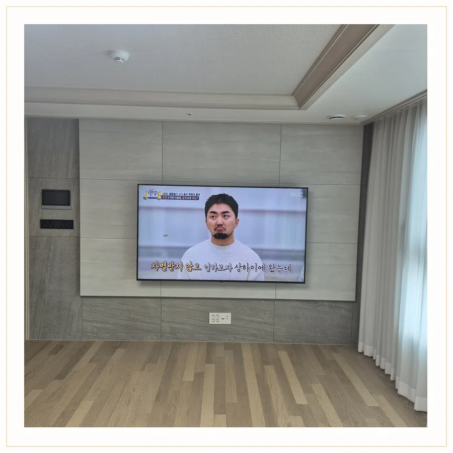 동두천 벽걸이TV 설치 사진 — 타일·석재 마감 확인 참고 장면